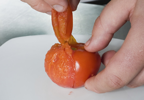Peeling and deseeding tomatoes